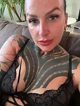 KathaleaNoir webcam