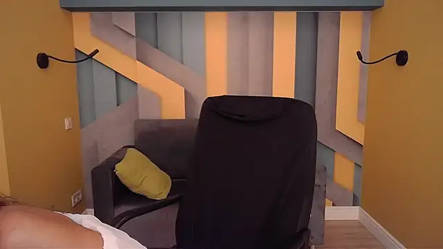 EllaLong webcam
