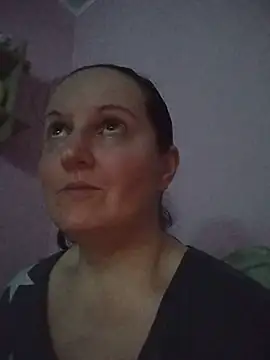 BustyLadyAlma webcam