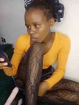 sexy_girlyee live cam on StripChat