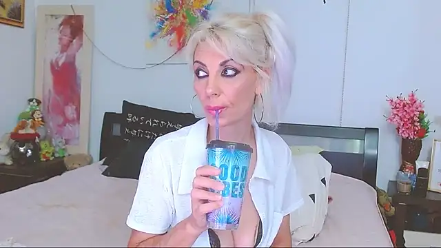 HoneyLara webcam