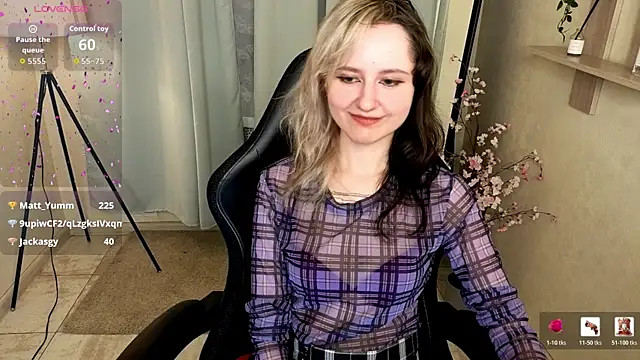 LinaVeritas live cam on StripChat