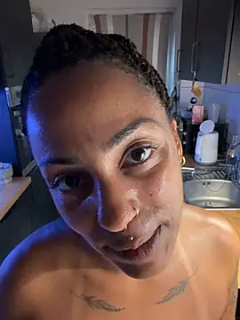 SweetPetiteNoir webcam