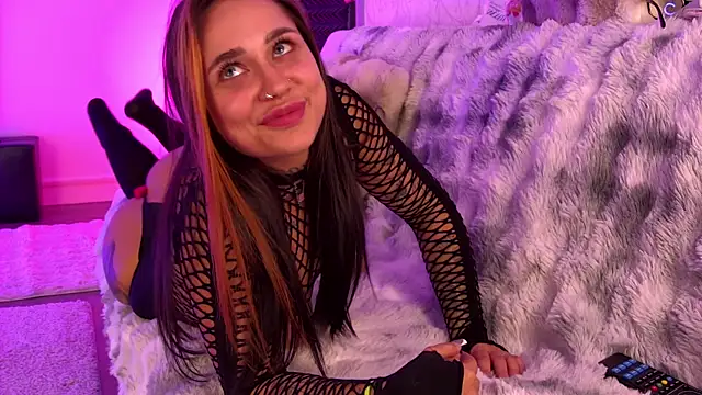 KyraDesire webcam