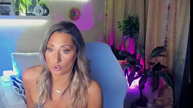 SarahAlluring webcam