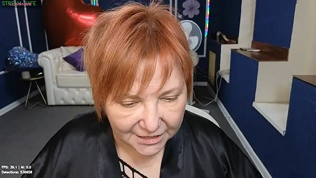 Kira_Kenett webcam
