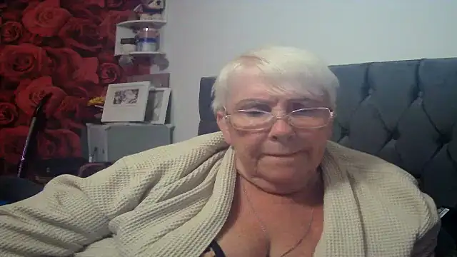 Playful_MILF_Demi webcam