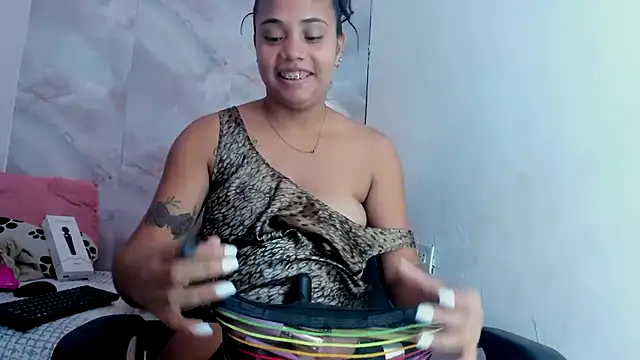 EllyBloom webcam