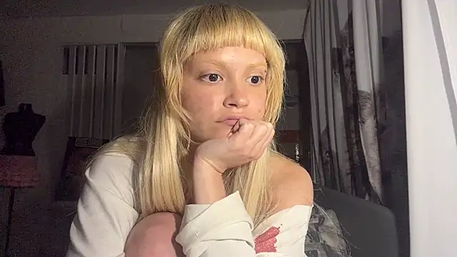 FreedaDeloach webcam
