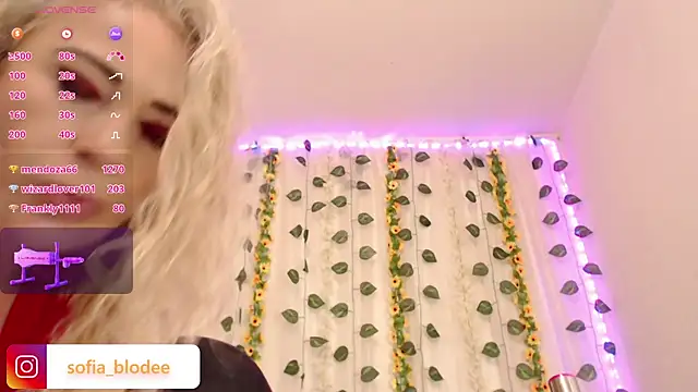 sofiacurvy_45