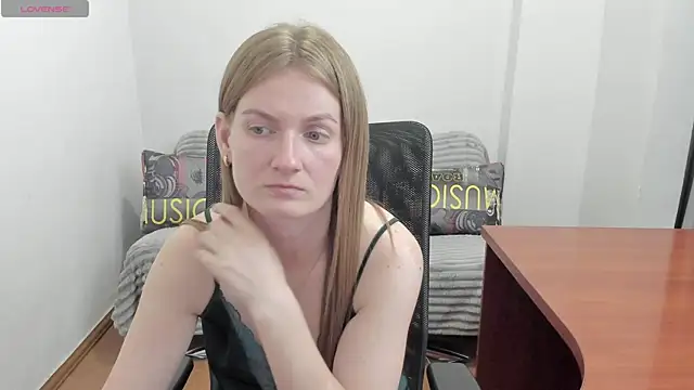Alisha_Skyes webcam