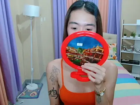XxTsUncutAskaxX webcam