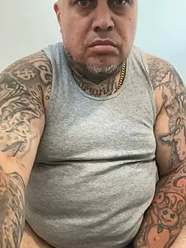 Auhenri25 live cam on StripChat