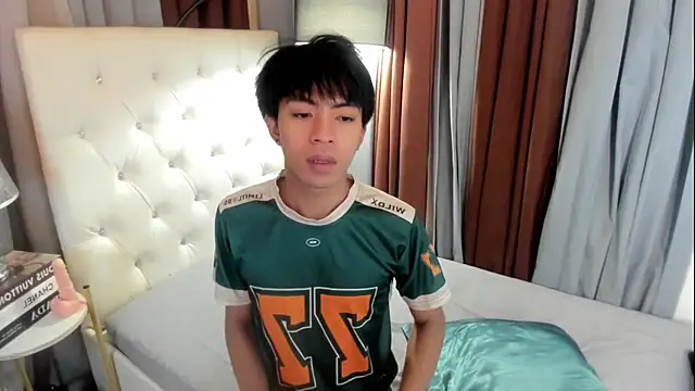 davincihugecock live cam on StripChat