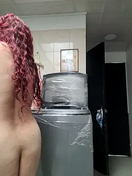 Scarlet_curly8a webcam