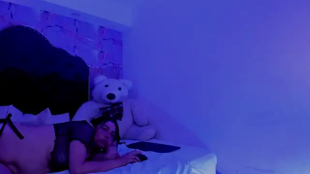 luna_bloomm_ webcam