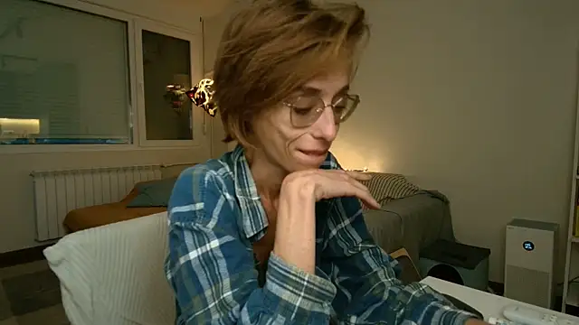 amber_quell_here webcam