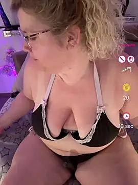 CurvyAnonymousGirl89 webcam