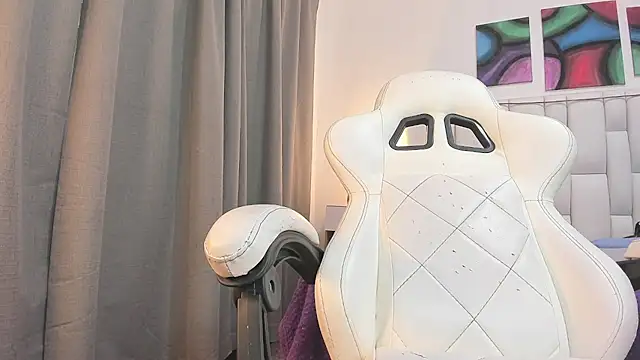 mask_red_girl webcam