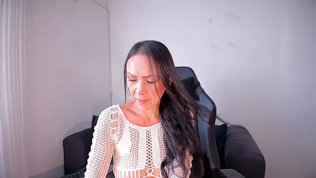 CleoEmberr_ webcam