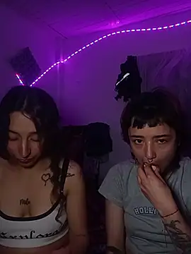 AlexxaAndRileyy webcam
