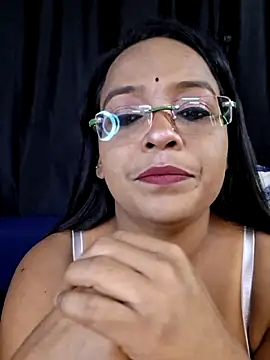 hornyrosy321 live cam on StripChat