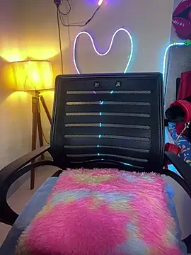 GirlwithCurves webcam