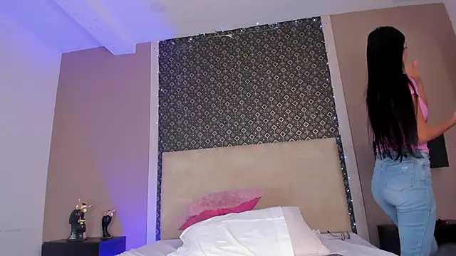 Larissa_Luna webcam