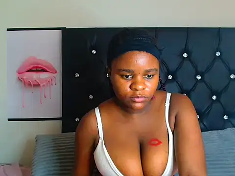 MahoganyEnchanted webcam