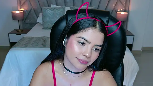 Layla_Breezee webcam