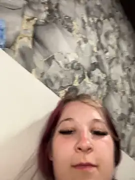 LittleChaosQueen webcam