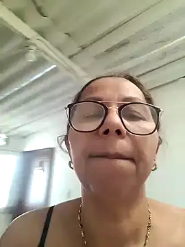 Ladymilf12 webcam