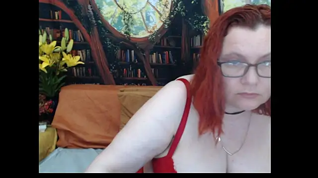 PlayfullMature webcam