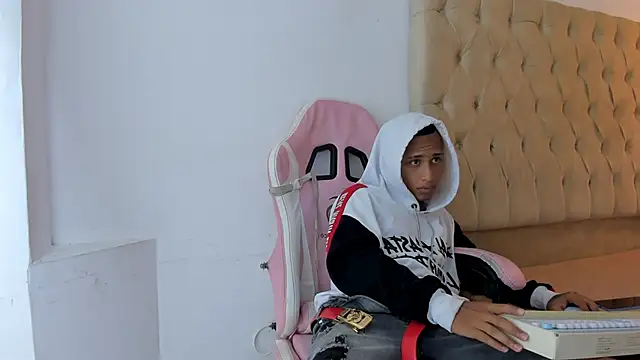 Supreme_Badboy live sex cam