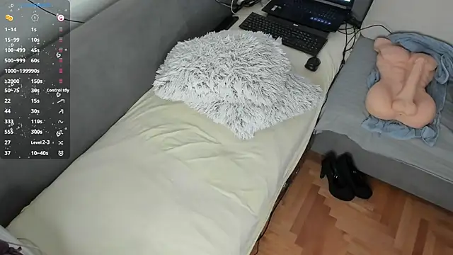 AlicePlushWhispers webcam