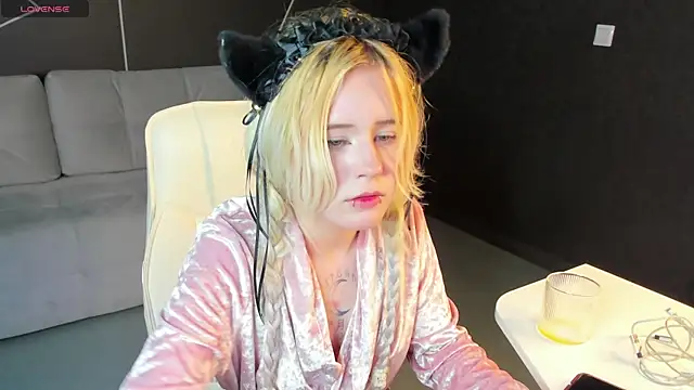 kikipeach webcam