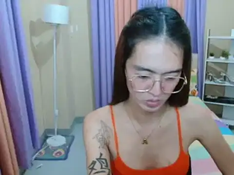 XxTsUncutAskaxX webcam