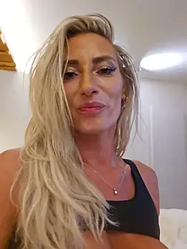 Vika_Viktoria webcam