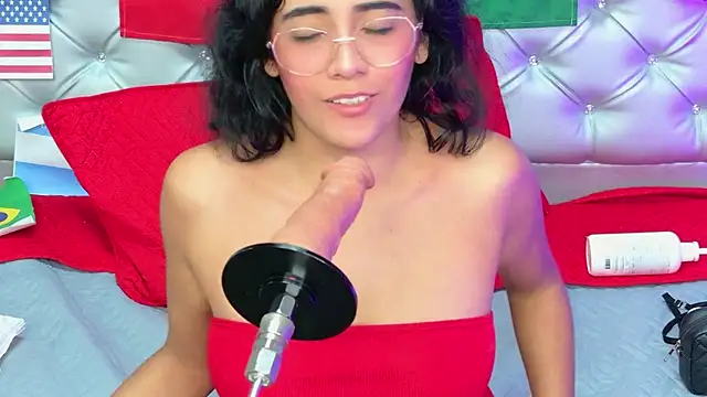 scarlett__moon (F young) - spit tits