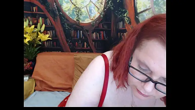 PlayfullMature webcam