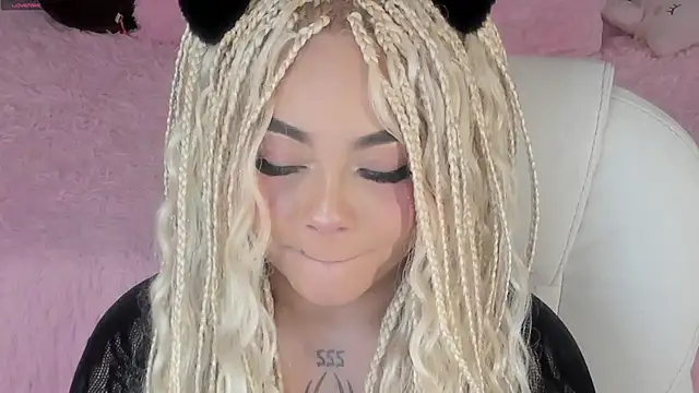 conny__curly webcam