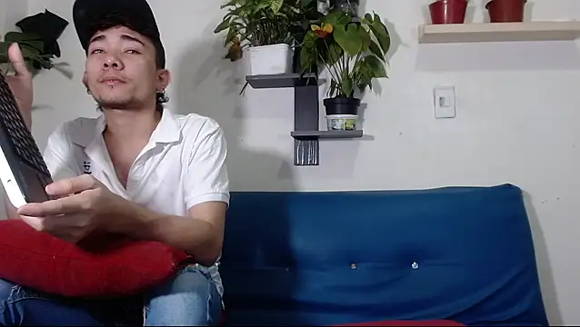 STRANGER_BOYS webcam