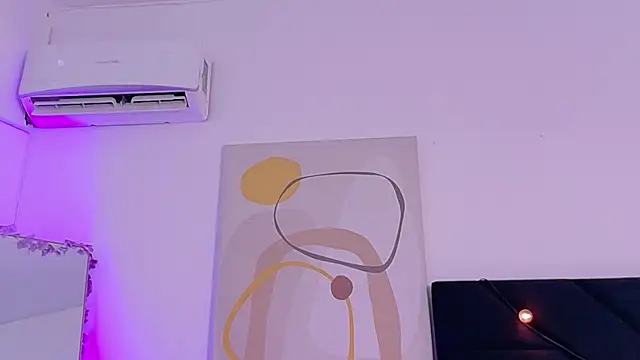 kinkylittlegirll webcam