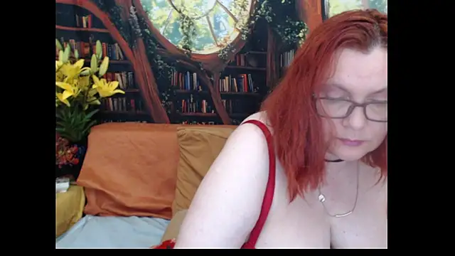 PlayfullMature live cam on StripChat