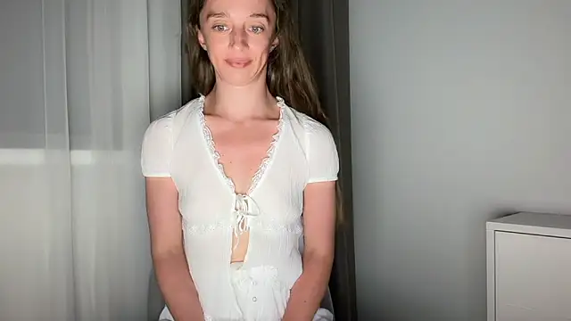 ShySchoolGirl webcam