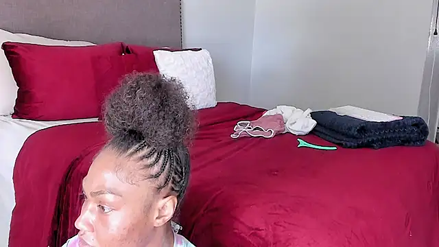 yiauana live cam on StripChat