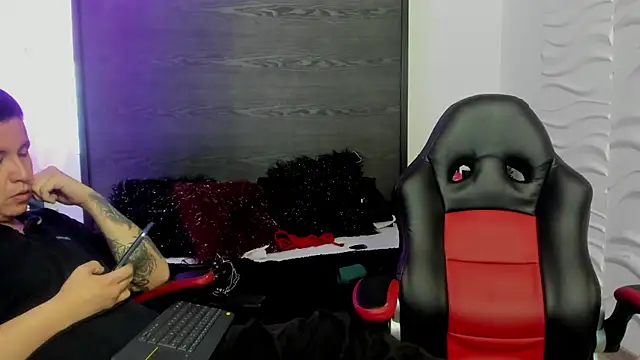 inkedsinners_ live cam on StripChat