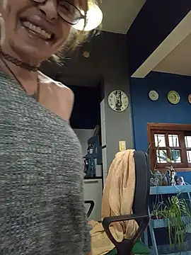 frozenwaffle (F mature) - Make me crazzy ride dildo front You