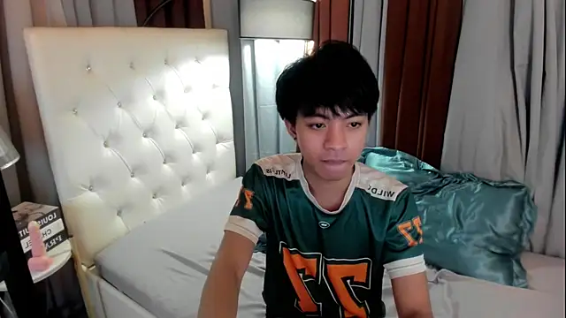 davincihugecock live cam on StripChat