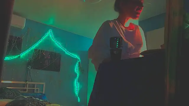 VivienDarkbloom live cam on StripChat